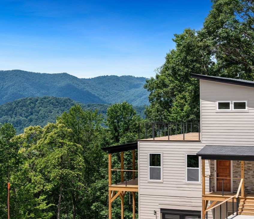 Modern mountain home with rooftop deck overlooking the Blue Ridge Mountains