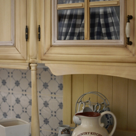 Provençal kitchen details: ceramic pottery and fresh lavender in earthenware jars