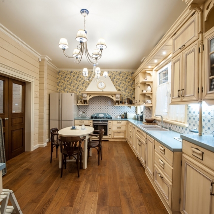 Provençal kitchen with terracotta tiles and hand-painted ceramic tiles
