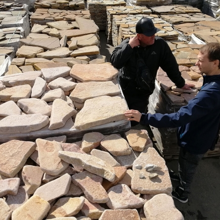 Selecting natural flagstone slabs at the stone supplier's yard